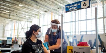 حدود یک سوم از جمعیت کانادا واکسینه شده‌اند