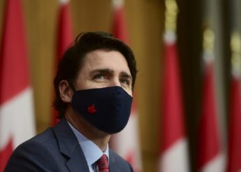 نخست‌وزیر کانادا و همسرش واکسن آسترازنکا دریافت می‌کنند