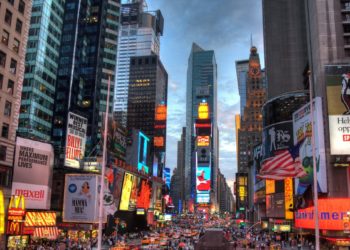 ابتکار شهردار نیویورک برای رونق دوباره شهر؛ گردشگران واکسینه می‌شوند