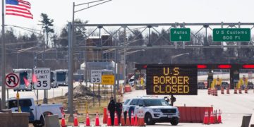 کانادایی‌ها برای واکسن‌زدن اجازه سفر به آمریکا را ندارند