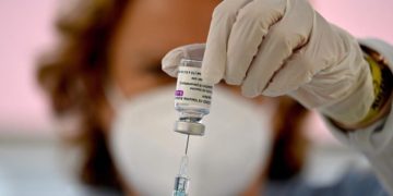 کانادایی‌های دریافت‌کننده واکسن آسترازنکا “اقدام عاقلانه‌ای” انجام داده‌اند