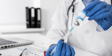 ساکنان بالای 18 سال منطقه پی‌یل می‌توانند واکسن بزنند