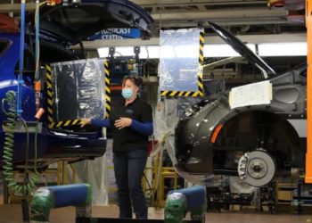 بحران تامین تراشههای تولید شده از نیمهرساناها صنایع را تهدید میکند 10 بحران تامین تراشههای تولید شده از نیمهرساناها صنایع را تهدید میکند