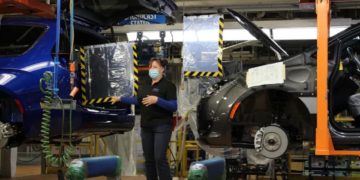 بحران تامین تراشه‌های تولید شده از نیمه‌رساناها صنایع را تهدید می‌کند