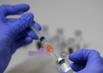 تزریق فایزر به‌عنوان دُز دوم به دریافت‌کنندگان واکسن آسترازنکا امن و موثر است