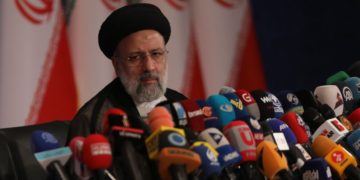 ابراهیم رئیسی: رفع تحریم‌ها و راستی‌آزمایی محور اصلی سیاست خارجی است