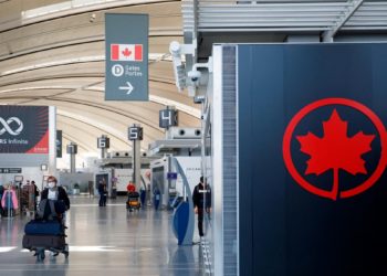 دولت کانادا بازگشایی مرحله‌ای مرزها بر روی گردشگران را بررسی می‌کند