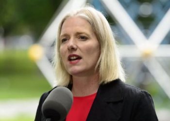 وزیر زیرساختهای کانادا در انتخابات آینده شرکت نمیکند 10 وزیر زیرساختهای کانادا در انتخابات آینده شرکت نمیکند