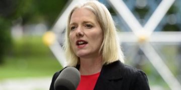 وزیر زیرساخت‌های کانادا در انتخابات آینده شرکت نمی‌کند