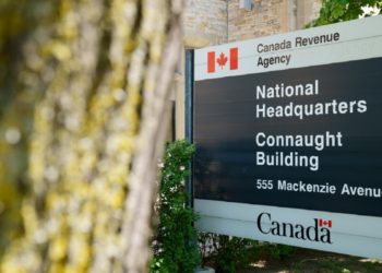 کارزار آژانس درآمد کانادا برای مبارزه با فرار مالیاتی بینتیجه بوده است 10 کارزار آژانس درآمد کانادا برای مبارزه با فرار مالیاتی بینتیجه بوده است