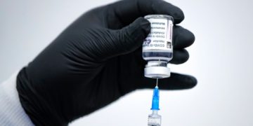 دریافت‌کنندگان واکسن آسترازنکا در آنتاریو برای نوبت دوم می‌توانند فایزر یا مدرنا بزنند