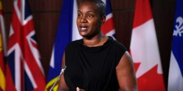 رهبر حزب سبز استعفا نمی‌دهد؛ از طرف کانادایی‌ها ماموریت دارم