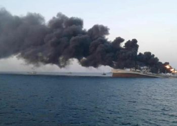 یکی از بزرگ‌ترین ناوهای ایران در دریای عمان غرق شد