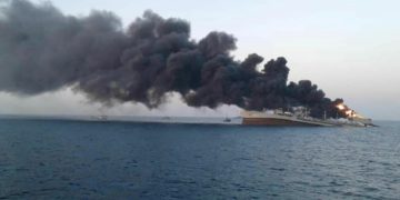 یکی از بزرگ‌ترین ناوهای ایران در دریای عمان غرق شد