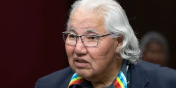 قاضی موری سینکلر: باید خود را برای پیدا شدن گورهای جمعی بیشتر آماده کنیم