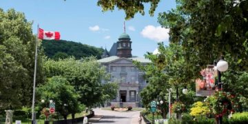 دولت کبک خواستار بازگشایی دانشگاه‌ها در پاییز شد