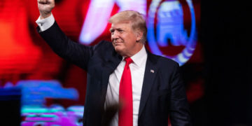 پیروزی ترامپ در نظرسنجی “کنفرانس اقدام سیاسی محافظه‌کاران” ایالات متحده