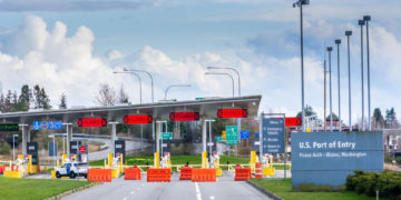 احتمال اعتصاب کارکنان بخش دولتی، گمرک و مهاجرت کانادا