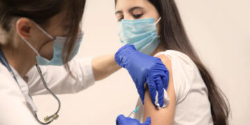 آنتاریویی‌های ۱۲ تا ۱۷ ساله برای تزریق نوبت دوم واکسن وقت بگیرند