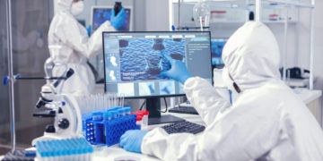 یک پنجم آمریکایی‌ها هدف واکسیناسیون کرونا را تزریق ریزپردازنده‌ها می‌دانند