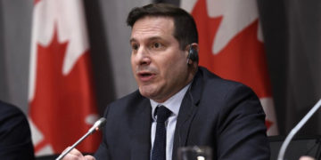 وزیر مهاجرت کانادا: مدافعان حقوق بشر می‌توانند درخواست پناهندگی بدهند