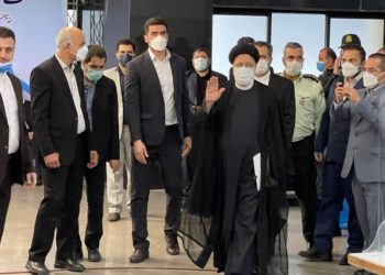 “رئیسی” قرار است “ناجی افسانه‌ای” شود؟