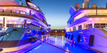 کشتی‌های تفریحی می‌توانند از ابتدای نوامبر وارد آب‌های کانادا شوند