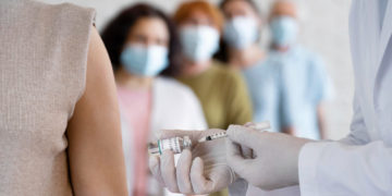 انتقاد محافظه‌کاران از دولت به‌خاطر مشکلات ناشی از شیوه واکسیناسیون در کانادا