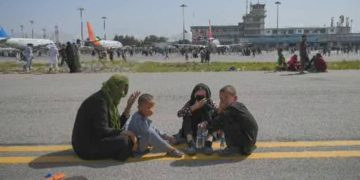 پروازهای نظامی کانادا برای تخلیه غیرنظامیان افغانستانی ادامه دارد