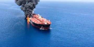 لندن پس از حمله به نفتکش اسراییلی سفیر تهران را احضار کرد