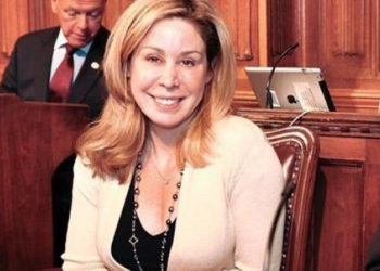 سناتور محافظه‌کار “لیندا فرام” استعفا داد