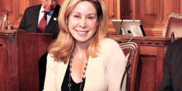 سناتور محافظه‌کار “لیندا فرام” استعفا داد