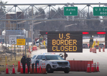 مرزهای ایالات‌متحده تا ماه دیگر بر روی کانادایی‌ها بسته می‌ماند