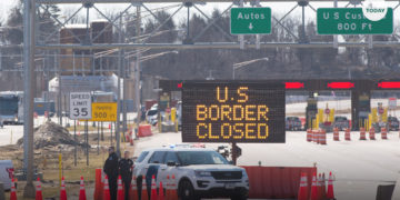 مرزهای ایالات‌متحده تا ماه دیگر بر روی کانادایی‌ها بسته می‌ماند
