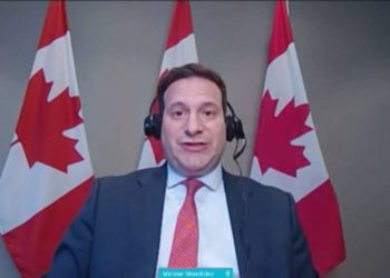 نخستین گروه از افغانهای کمککننده به نظامیان کانادایی وارد کشور شدند 5 نخستین گروه از افغانهای کمککننده به نظامیان کانادایی وارد کشور شدند