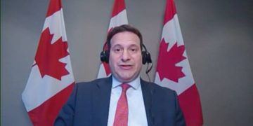 نخستین گروه از افغان‌های کمک‌کننده به نظامیان کانادایی وارد کشور شدند