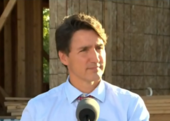 ترودو در برابر ساختمانی گرانقیمت قول ساخت مسکن ارزانقیمت داد! 2 ترودو در برابر ساختمانی گرانقیمت قول ساخت مسکن ارزانقیمت داد!