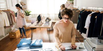 کسب و کار خرده‌فروشی‌های کانادا رونق نسبی گرفت