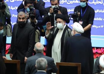 دولت سیزدهم چشم در چشم سونامی افزایش سرسام‌آور تورم و قیمت دلار