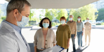 واکسیناسیون کرونا برای کارکنان دولت کانادا اجباری می‌شود