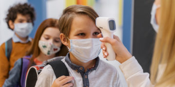 تهدید جدی ادامه فعالیت مدرسه‌ها؛ همه‌گیری در بین دانش‌آموزان افزایش یافت