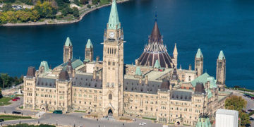 اختلاف میان نمایندگان حزب‌ها در پارلمان کانادا بالا گرفت