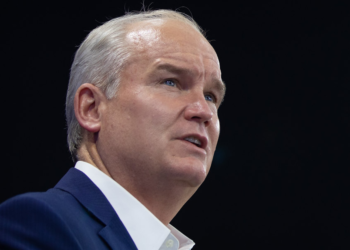 حضور رهبر حزب محافظه‌کار کانادا در مراسم یکی از طرفداران خصوصی‌سازی بخش درمان