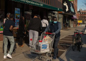 احتمال ابتلا به کرونا بر اثر تماس با وسایل بسیار اندک است