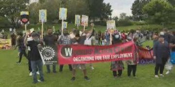 مهاجران نیمه‌قانونی خواستار امکان ثبت درخواست برای برنامه اقامت دایم دولت هستند