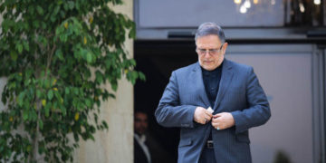 رییس کل سابق بانک مرکزی به جرم قاچاق ارز به زندان محکوم شد