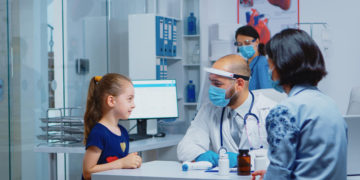 بیش از یک سوم آمار مبتلایان کرونا در آنتاریو مربوط به دانش‌آموزان است