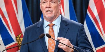 نخست‌وزیر بریتیش کلمبیا زیر تیغ جراحان