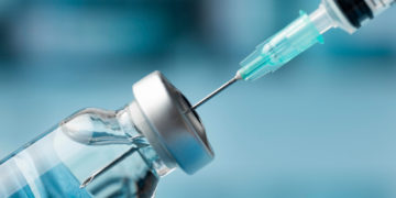 دولت کبک کوتاه آمد؛ مهلت واکسیناسیون کارکنان بخش درمان تمدید شد