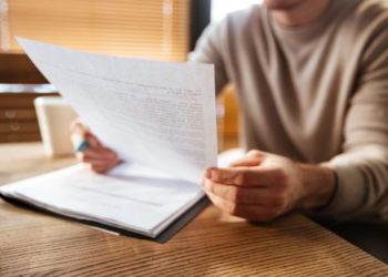 کارشناسان از قطع پرداخت مزایای بازیابی کانادا اظهار نگرانی کردند